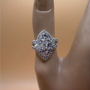 💎 Women's Fashion Style Rich Diamond Ring 💍 Size 7.5